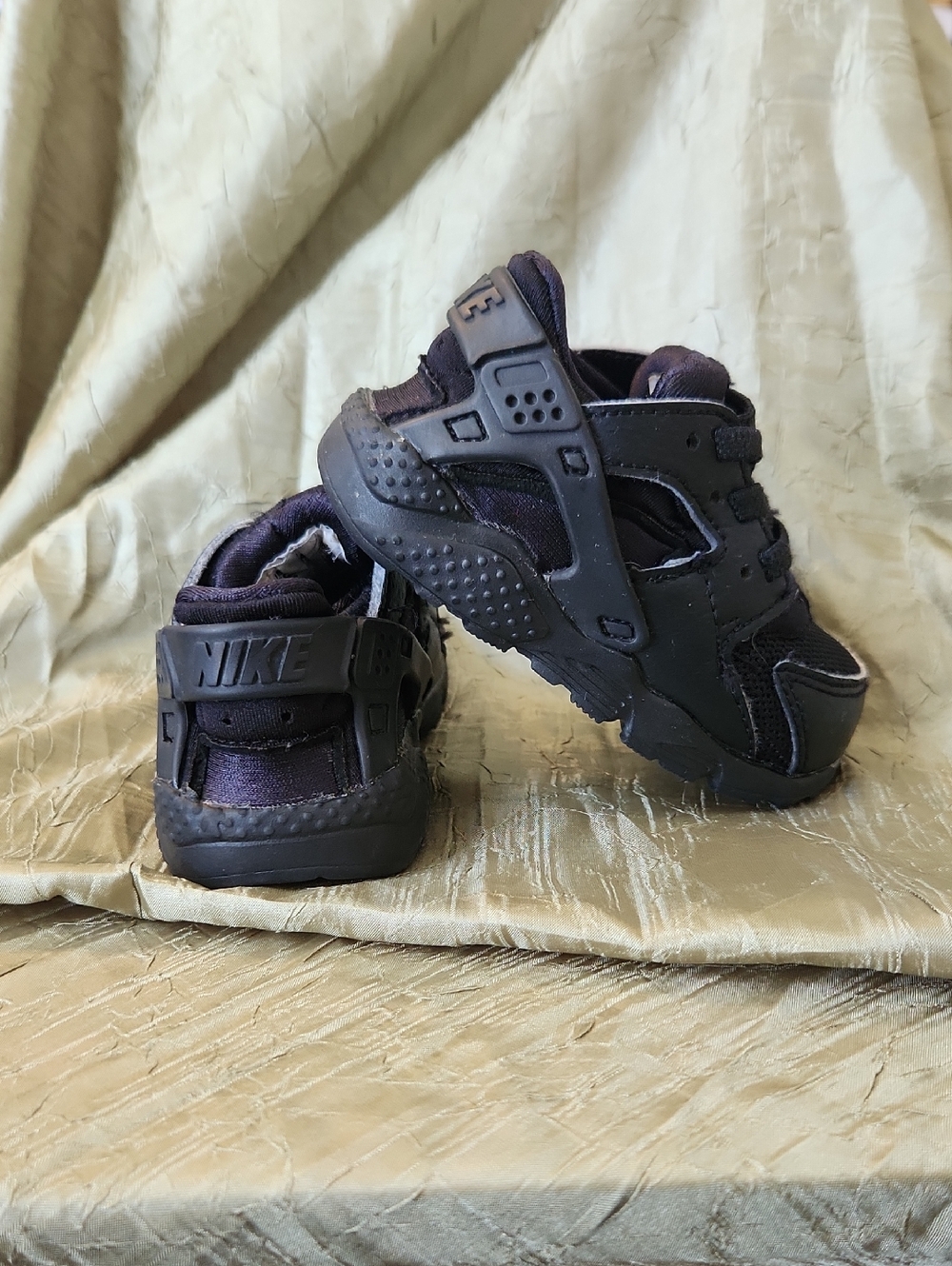 Nike Kids Black and Dark Purple Sneakers